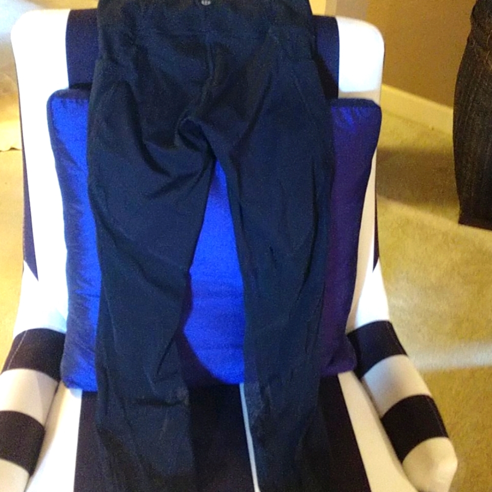 Lululemon black mesh side leggings with pockets. 4